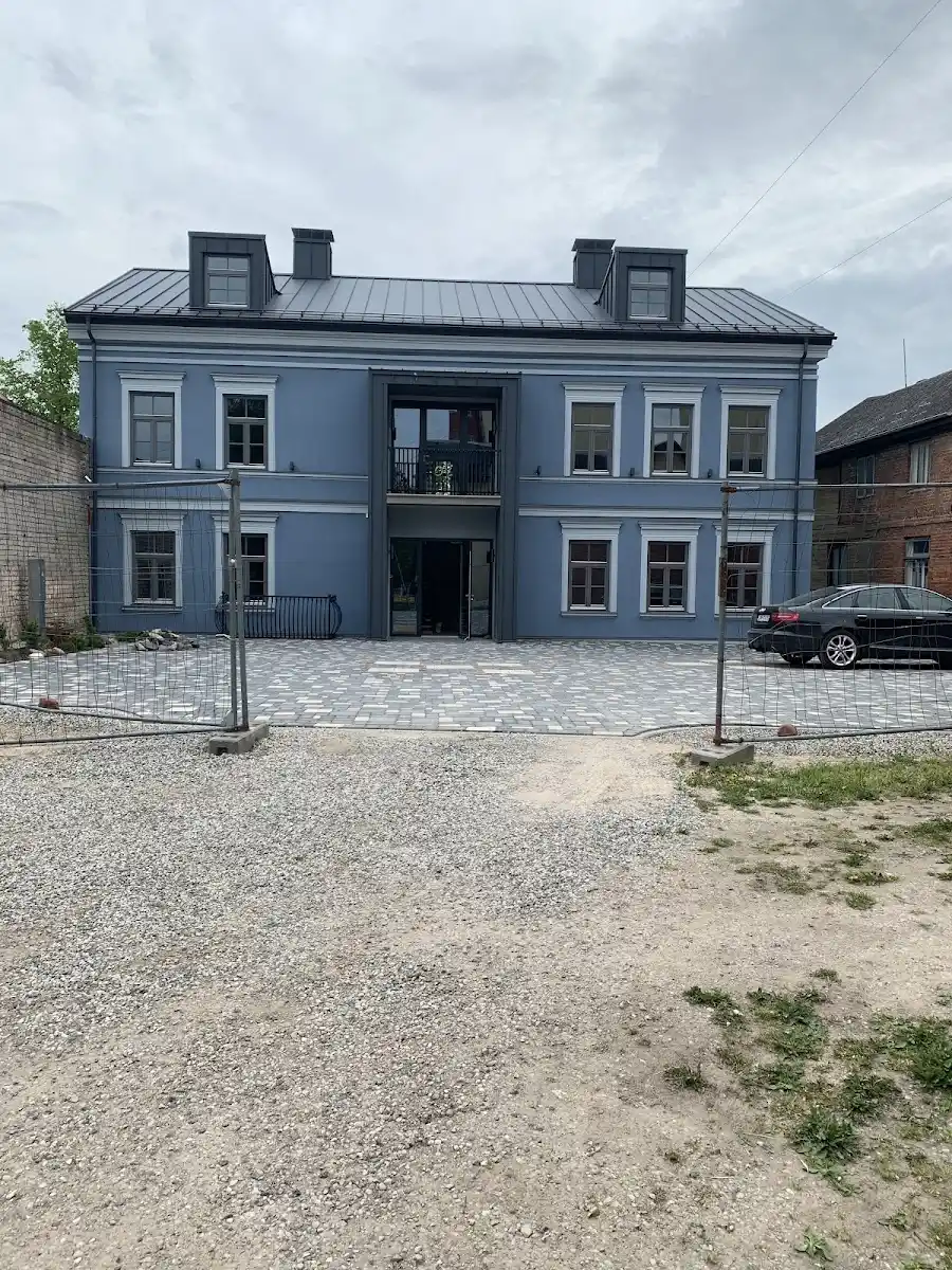 Rekonstruēta vēsturiska muiža Talsu novadā — atjaunota fasāde, modernizēta iekštelpa